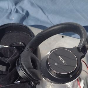 - Sony Black Wireless Headphones MDR-ZX750BN NWOT